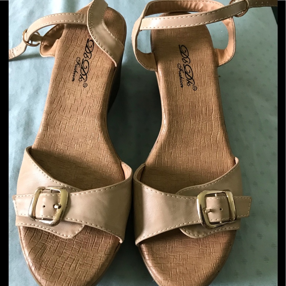 Size 7 tan leather wedges
